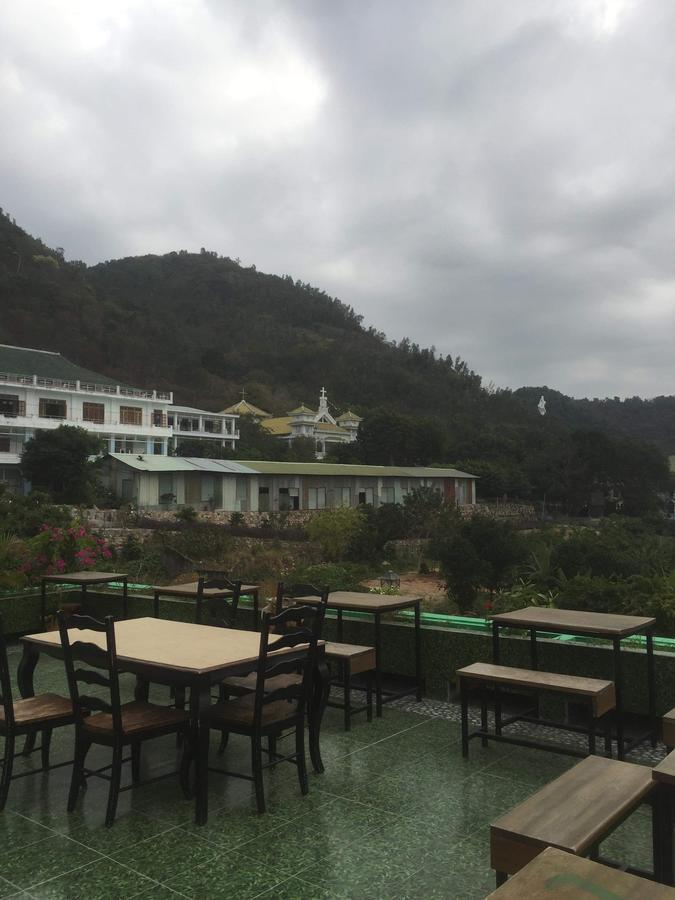 Khách Sạn Thủy Young Vung Tau Esterno foto