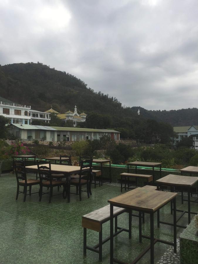 Khách Sạn Thủy Young Vung Tau Esterno foto